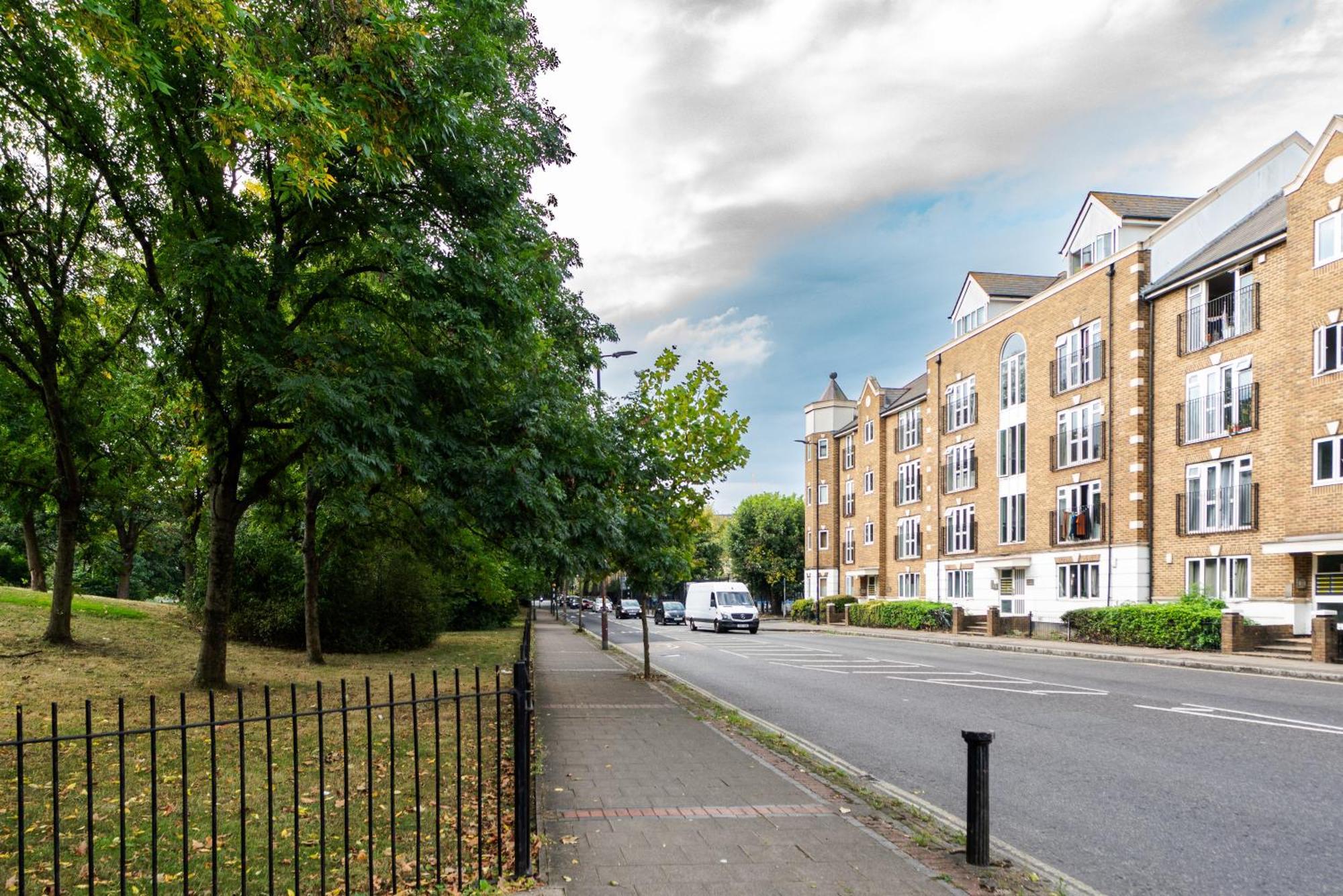 Bright And Spacious Flat With Free Parking London Exterior photo